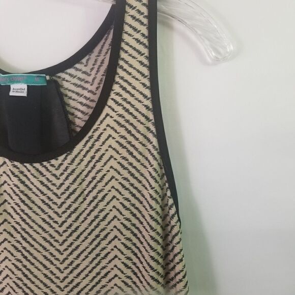 Julie's Closet Tank Top. SIZE M. - Picture 8 of 8